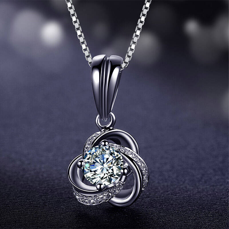 周六福钻石吊坠项链