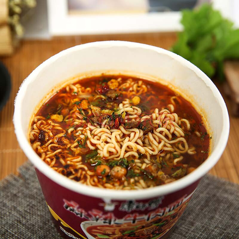 康师傅方便面开心桶麻辣牛肉面12桶桶面泡面整箱装休闲零食