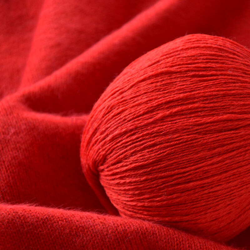 依尚 毛线 16/3中粗线 手编机织均可 婴儿宝宝毛线 围巾线m01 大红色