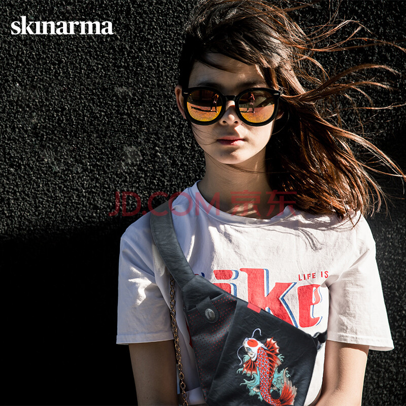 日本skinarma 斜挎包单肩包刺绣男女休闲旅行包sk-bk013 黑色法外之徒