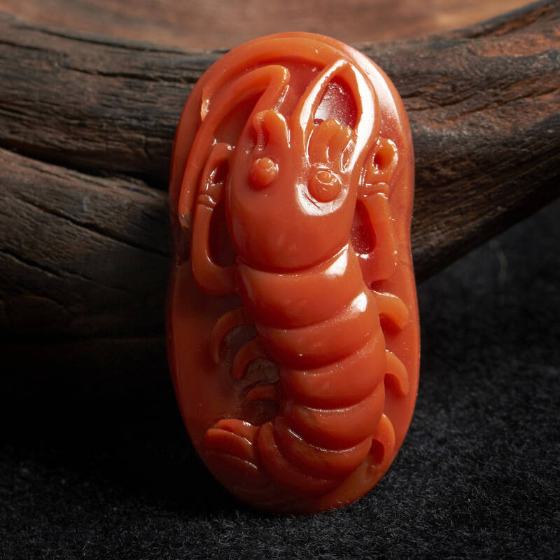 蔓伊诺 四川凉山南红玛瑙 雕件 花件(虾)挂件一物一图-228