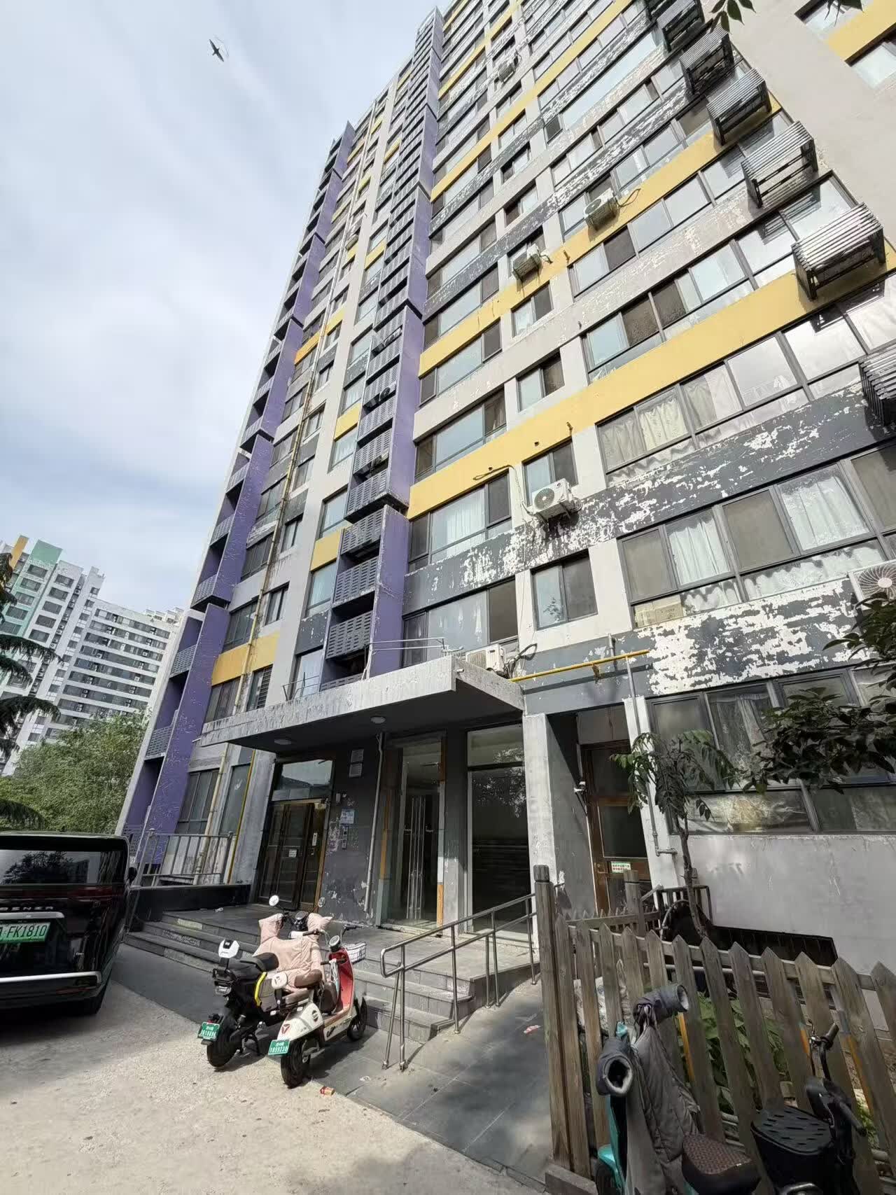 济南市槐荫区阳光新路21号阳光100国际新城13号楼1-1502房产(证号:济南20220253111)。