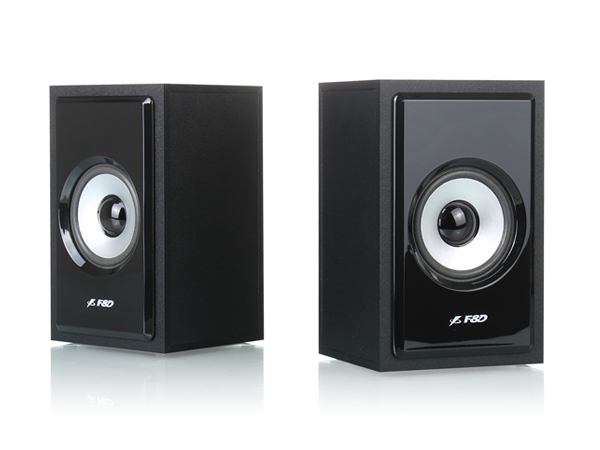 我们看到,奋达a555u的卫星箱用料很足,木质箱体,3英寸单元,让我们对其