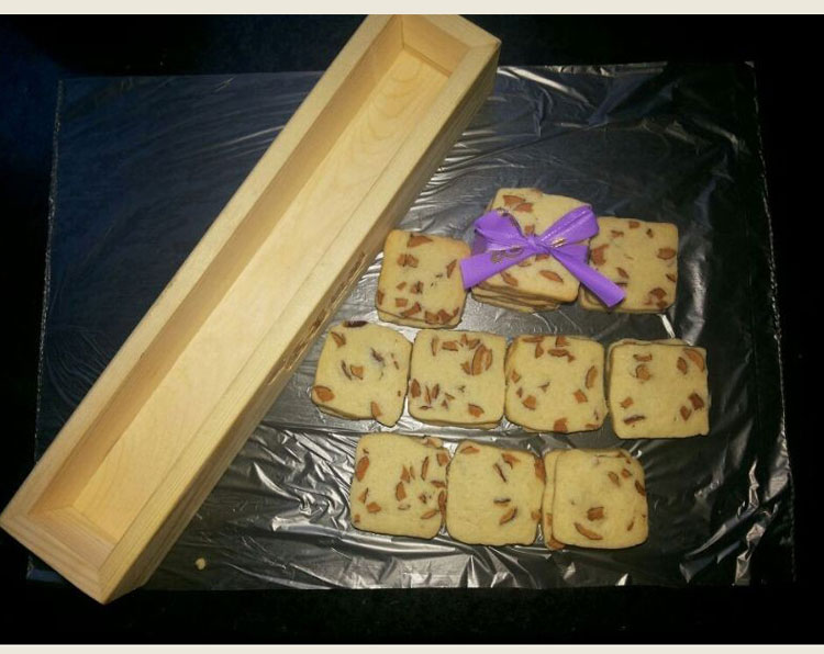 
                                        
                                        千团精工烘焙模具 蔓越莓饼干模木制饼干整理器压模 曲奇饼干模 长方形木框饼                