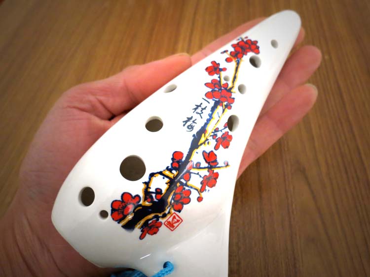 新立陶笛介绍: 新立陶笛 12孔潜艇c调荷塘月色陶笛(英语:ocarina,也译