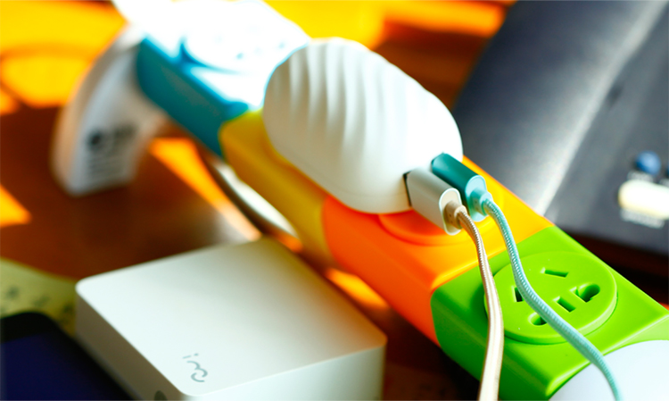 
                                        幻响（i-mu）双USB 折叠式电源适配器/手机充电器/充电头 适用于苹果安卓手机平板 白色                