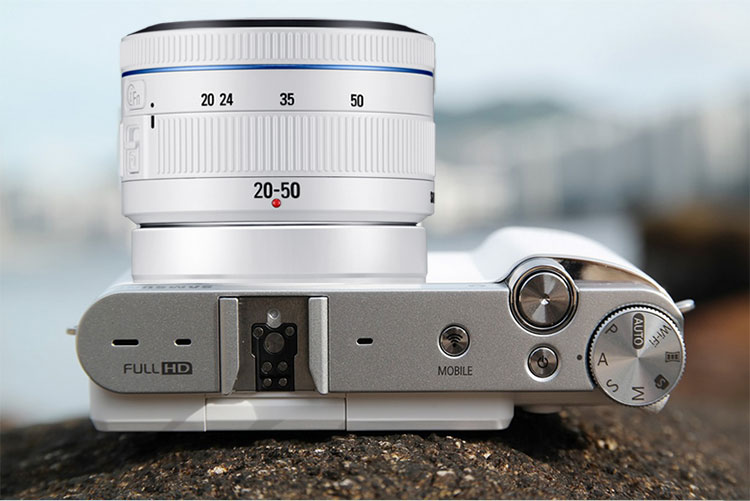 三星（SAMSUNG） NX3000智能WIFI 微型单电套机（16mm-50mm）内置16G卡 闪光灯（白色）