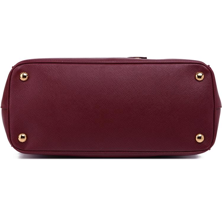 品牌:prada 普拉达  产地:意大利  款式:女款  颜色:深红色  材质