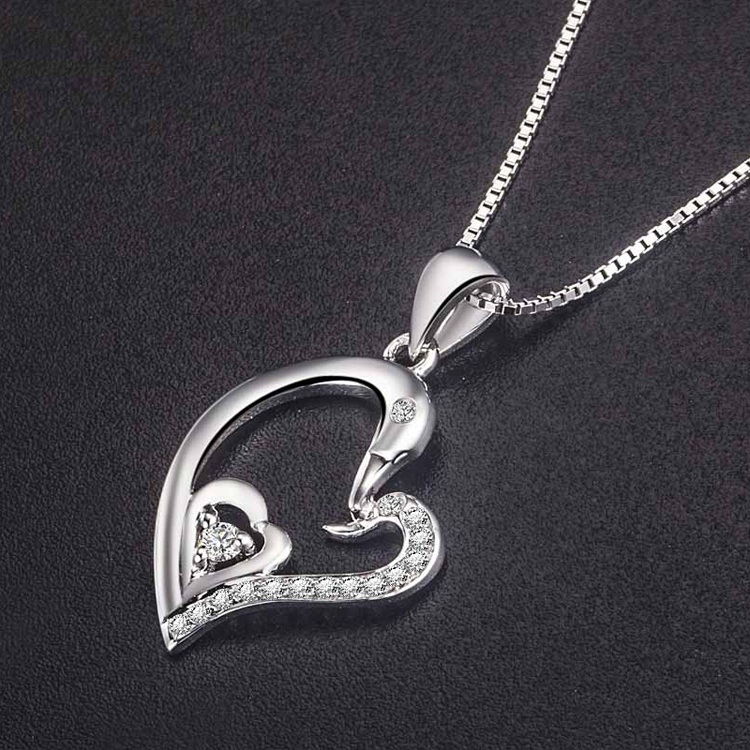 爱度(doido)钻石吊坠 白18k金心形钻石项链 心心相恋