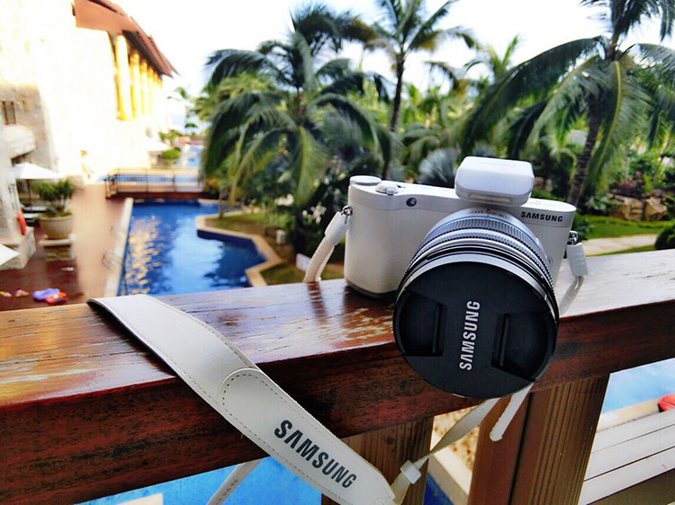 三星（SAMSUNG) NX300 微型单电套机（18-55mm镜头）白色 2160万像素 WIFI传输 1/6000秒快门 内附16G卡