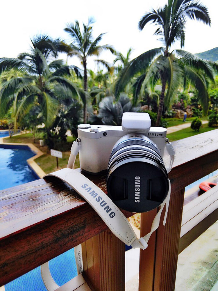 三星（SAMSUNG) NX300 微型单电套机（18-55mm镜头）白色 2160万像素 WIFI传输 1/6000秒快门 内附16G卡
