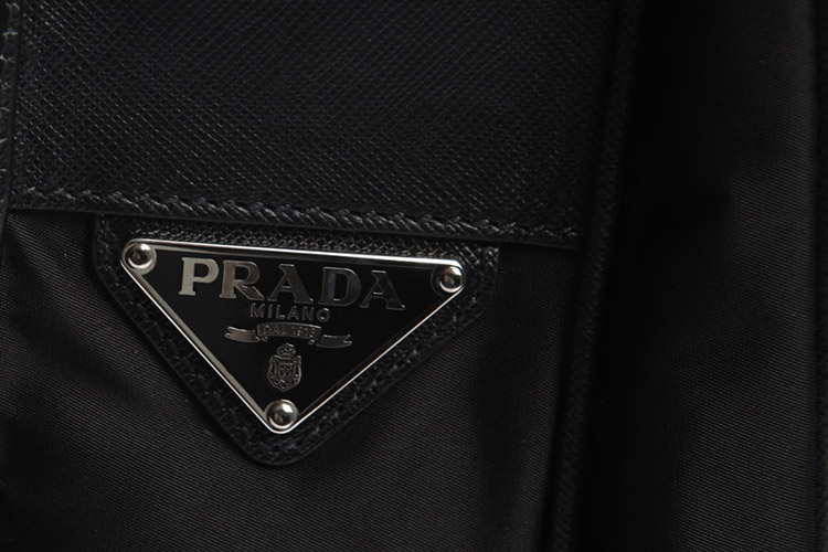 > 产品详细介绍 > prada 普拉达男士黑色尼龙单肩包 斜挎包 尼龙包 2