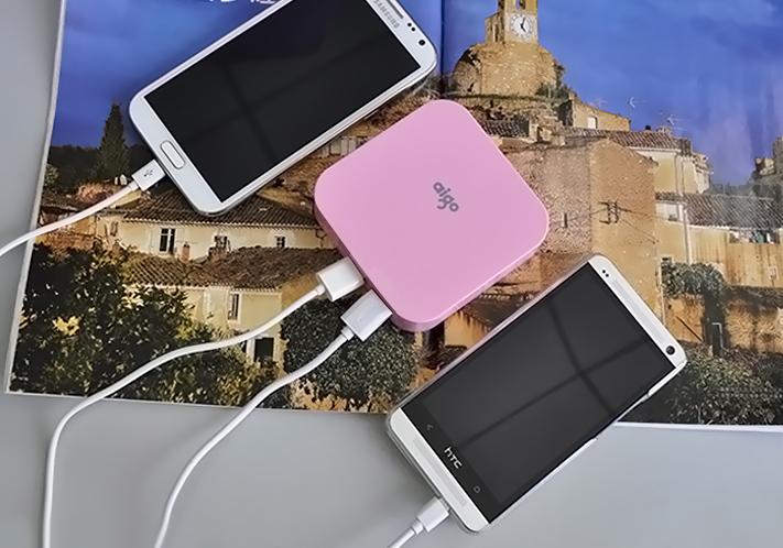 
                                        aigo充电宝OL10400小巧便携10000毫安时移动电源 双USB输出 适用于苹果小米华为 粉色                