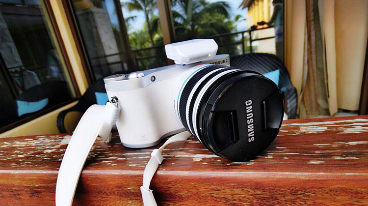三星（SAMSUNG) NX300 微型单电套机（18-55mm镜头）白色 2160万像素 WIFI传输 1/6000秒快门 内附16G卡