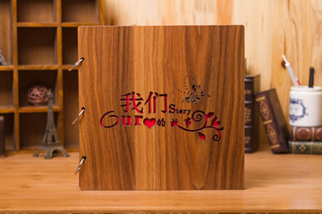 
                                        【京东超市】晟旎尚品 DIY相册大本情侣宝宝影集 自制手工粘贴式纪念册创意礼物品 木质16寸 我们的故事                